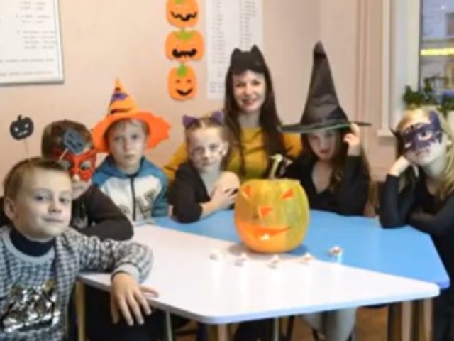 English Drive - On Halloween Night!